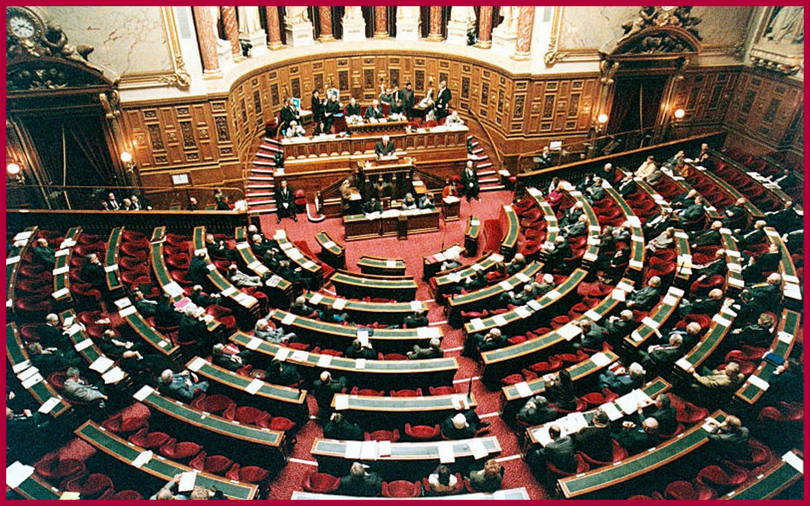 França se torna primeiro país do mundo a proteger aborto na Constituição