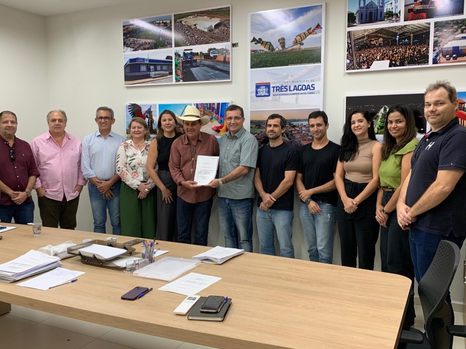 Equipe de transição entrega relatório final ao Prefeito eleito, Cassiano Maia