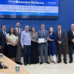 Em sessão solene, Câmara homenageia prefeito, servidores e programas municipais que se destacaram nacionalmente