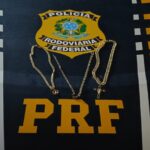 PRF prende mulher suspeita de furto de joias em abordagem na BR-262, em Água Clara