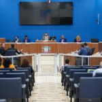 Câmara Municipal aprova reajuste de 4,44% para servidores da educação e concede honrarias a mulheres destaque