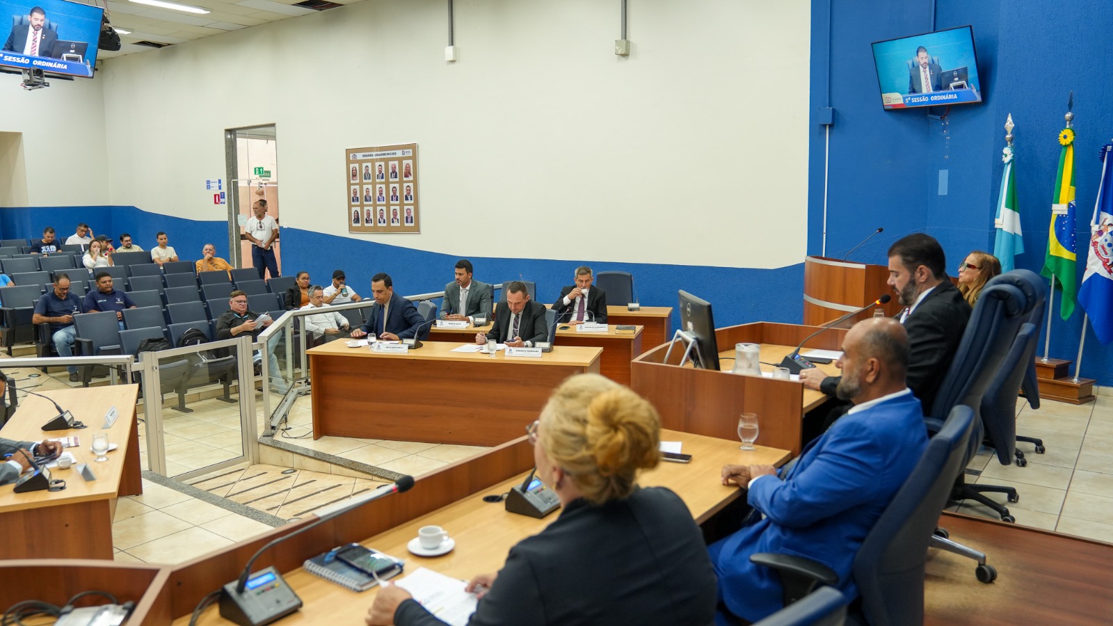 Vereadores aprovam programa de fiscalização de resíduos e homenagens durante sessão ordinária