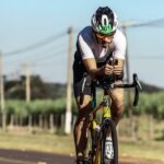 Com bicicleta emprestada e determinação, jovem de Três Lagoas vence estreia no triatlo