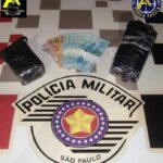 Droga escondida no motor de carro vinha de Três Lagoas e seria distribuída no interior paulista, onde suspeito foi preso em flagrante
