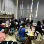 Biblioteca de Três Lagoas promove exposição de crochê e programação especial voltada aos estudantes