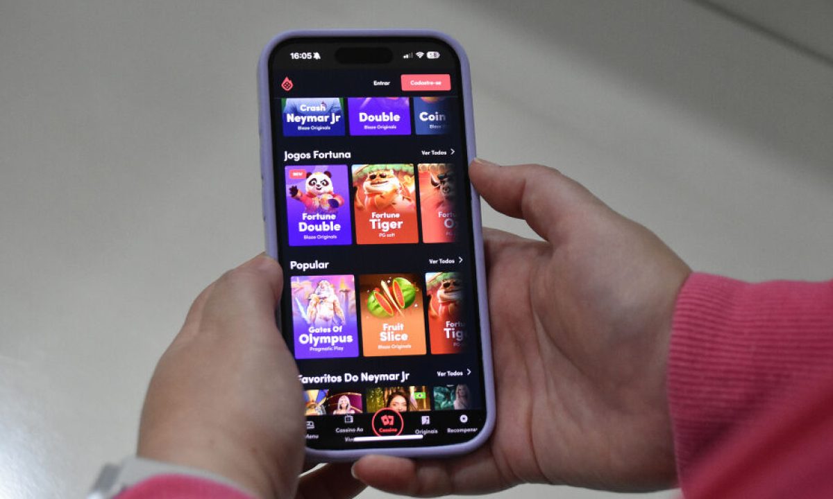 02-0425-0345-celular-jogo-go