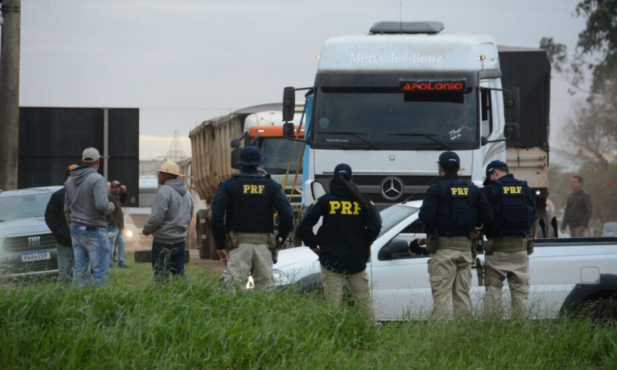 02-1122-0030-br-060-bloqueio-bolsonaristas-go