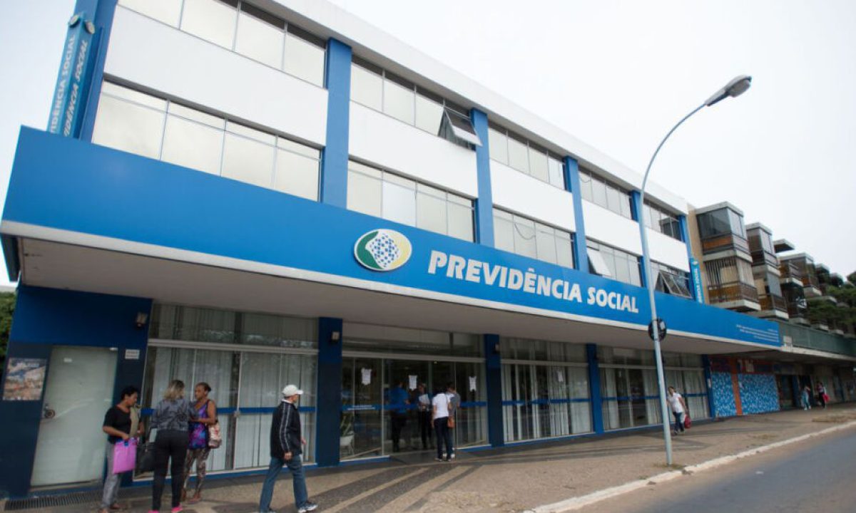 Servidores do Instituto Nacional do Seguro Social (INSS) entraram em greve por tempo indeterminado. Eles reivindicam reajuste salarial de 27,5% e melhores condiÃ§Ãµes de trabalho (Marcelo Camargo/AgÃªncia Brasil)