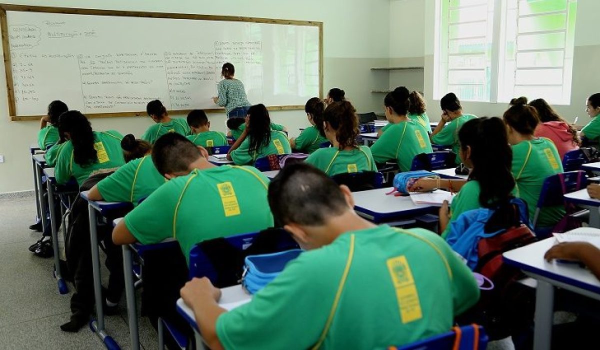 1º-dia-de-aula-na-escola-cívico-militar-Foto-Edemir-Rodrigues-15-730x425