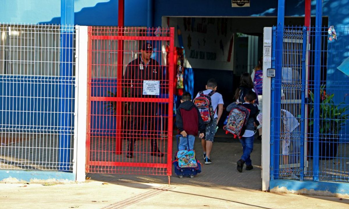 20-de-ABRIL-ESCOLAS-20-04e-18-scaled