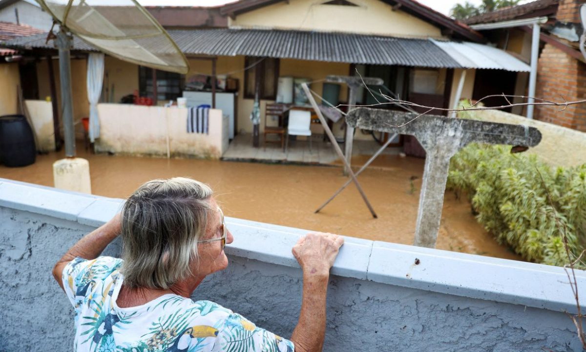 2022-12-02t042741z_762422313_rc29xx9papju_rtrmadp_3_brazil-weather