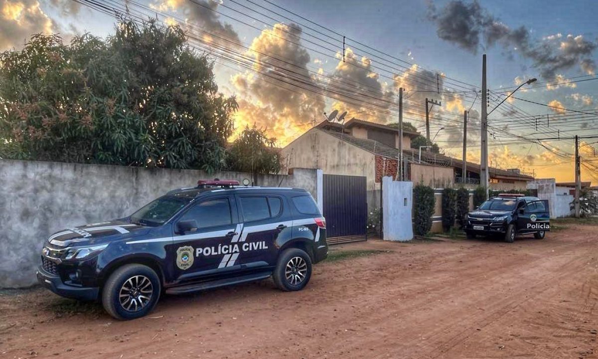 27CE45C3-4073-404D-88EE-7FEA66872384