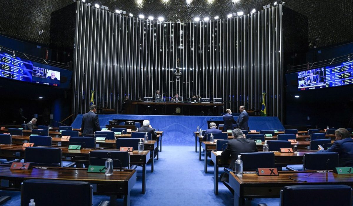 Plenário do Senado Federal durante sessão deliberativa ordinária semipresencial.