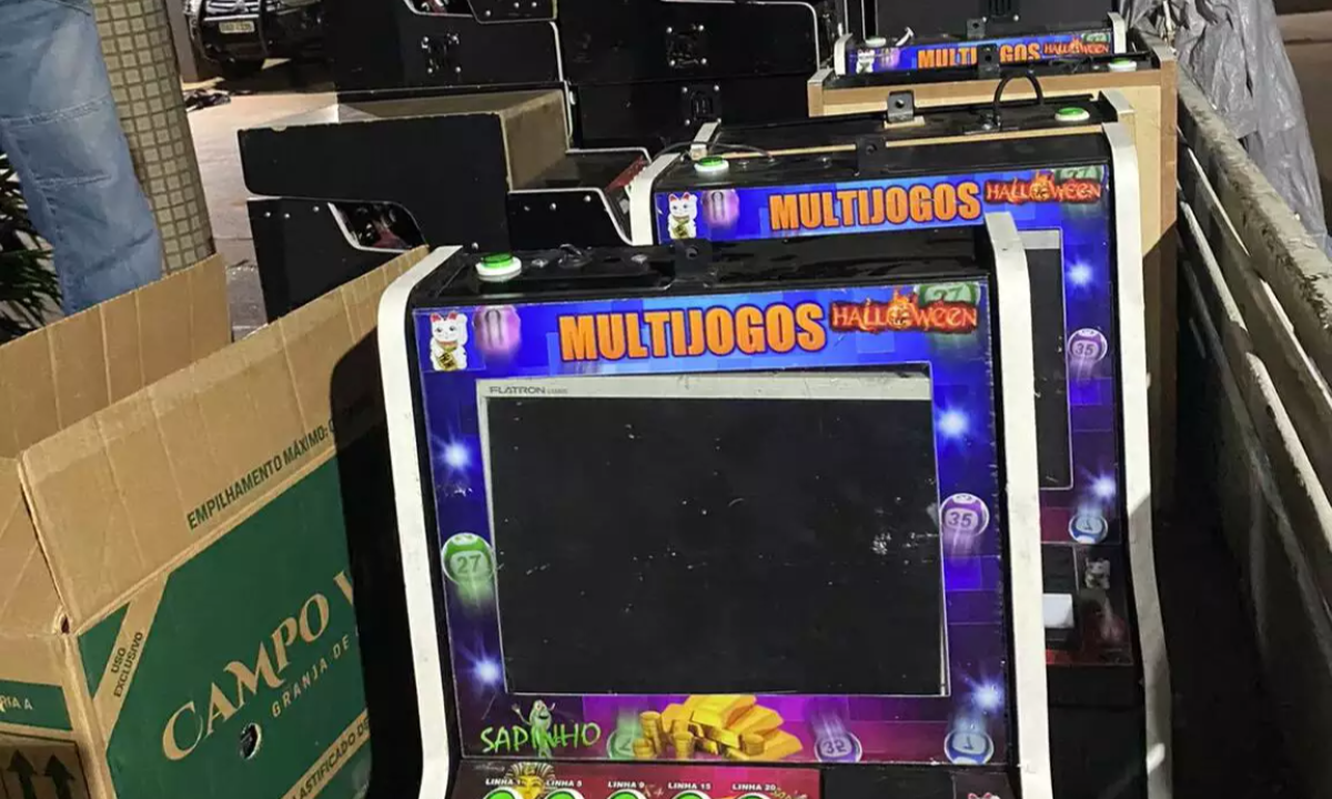 Dois homens foram conduzidos à sede da Polícia Federal