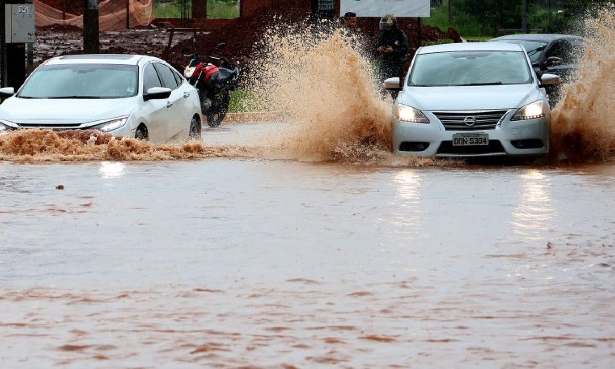 Chuva-Foto-Alvaro-Rezende1-730x480