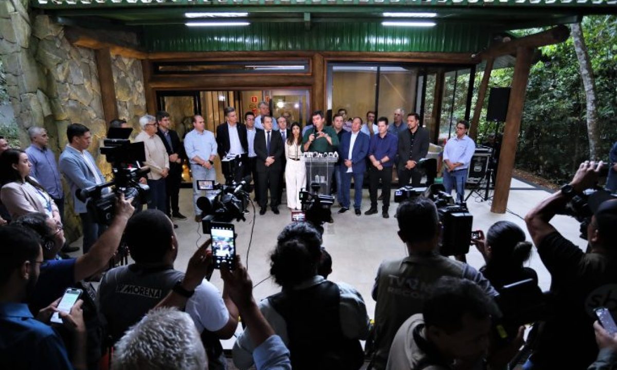 Coletiva-Licenca-Ambiemtal-Foto-Saul-Schramm-4-1-730x480