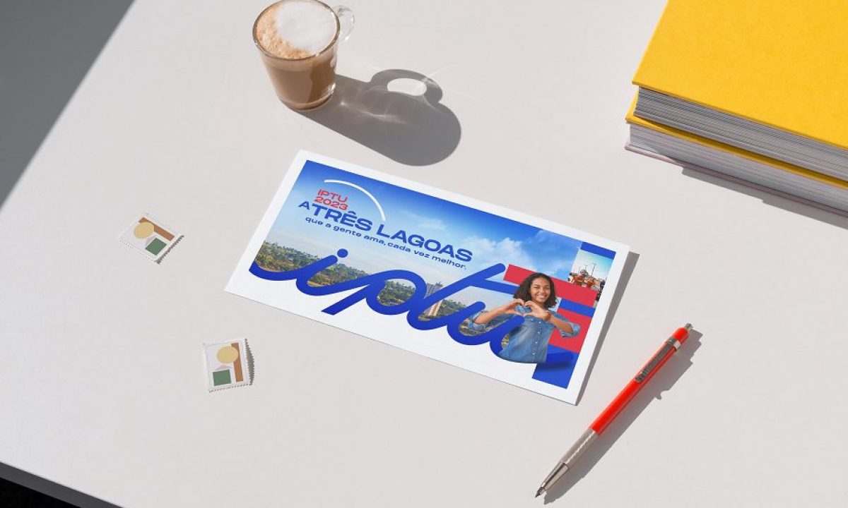 DLX-envelope-on-the-table_Outdoor-2