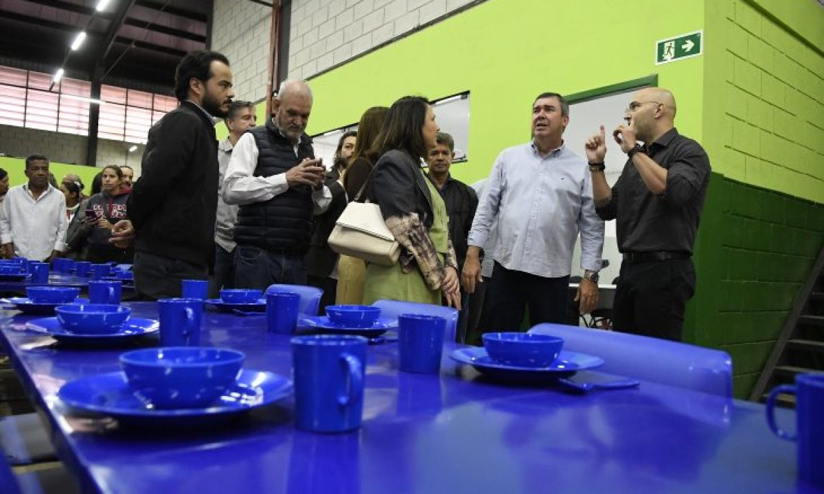 Descerramento-da-Placa-da-Escola-Estadual-Vereador-Cristovao-Silveira-Foto-Bruno-Rezende-24-730x480