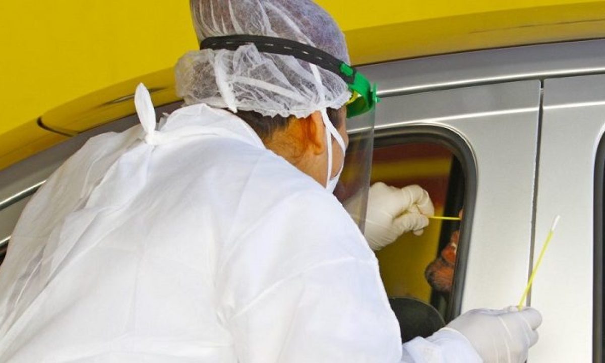 Drive-Thru-Covid-Foto-Saul-Schramm-768x425-1-730x425