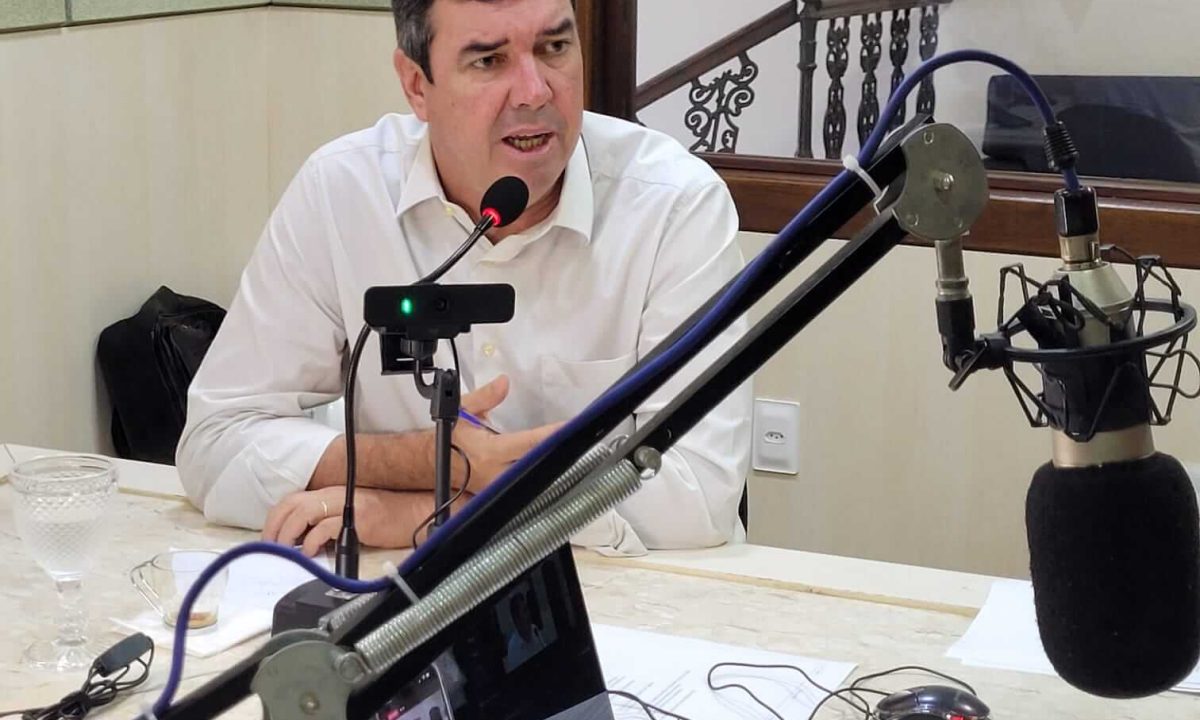 Em-entrevista-a-FM-cidade-Riedel-reforca-que-e-preciso-conhecer-o-Estado-para-suprir-as-demandas