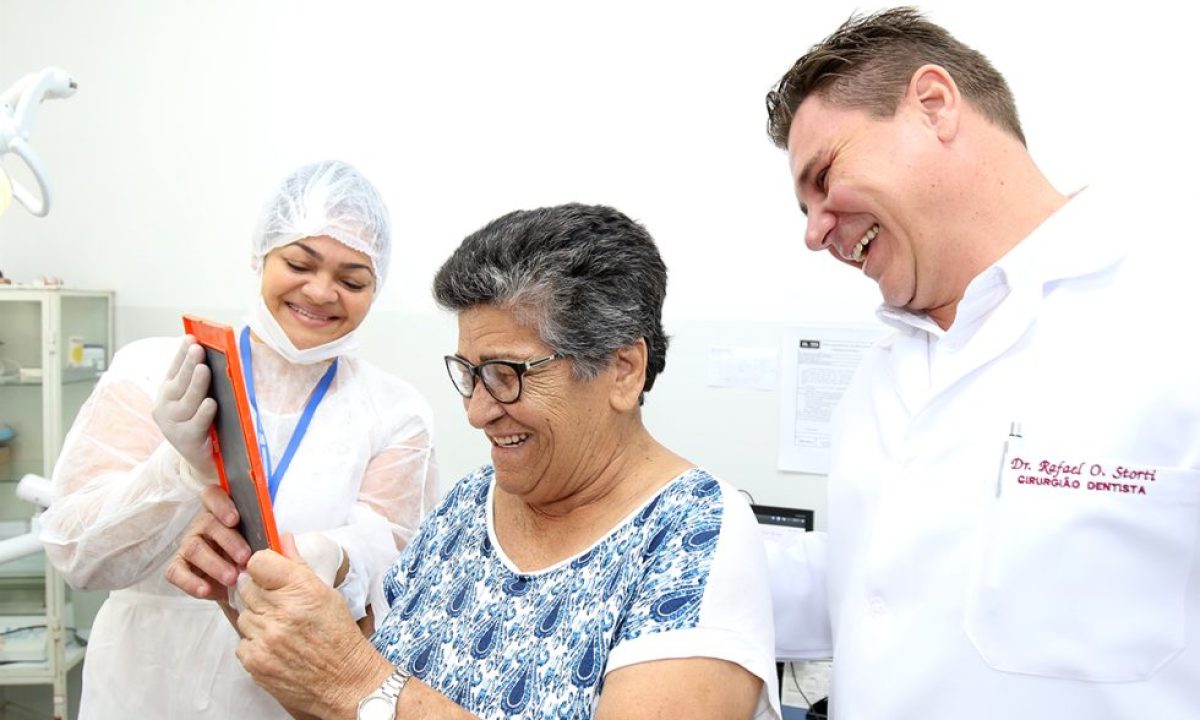 Entrega-de-Protese-Dentaria-10-10-2018-65-e1682604810338