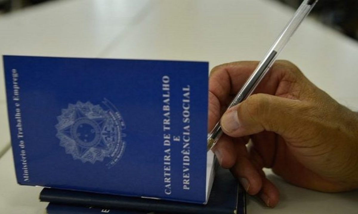 Geracao-de-Emprego-carteira_de_trabalho-1038x576-768x426-730x425-1