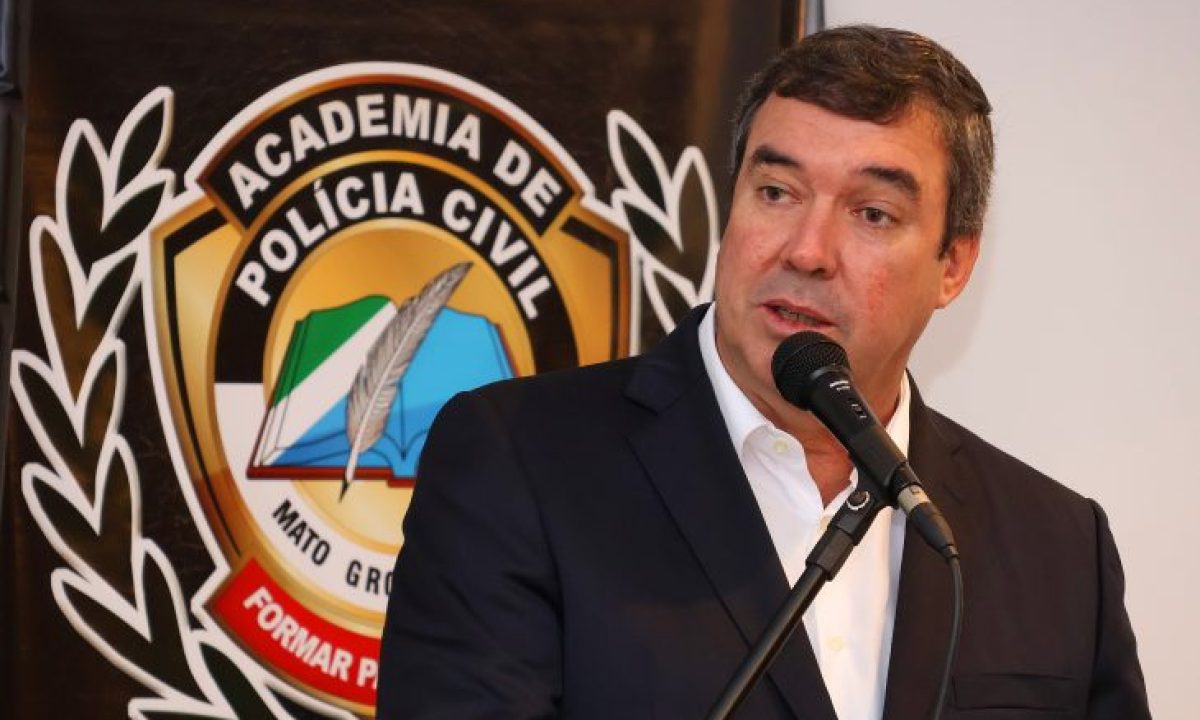 Governador-Eduardo-Riedel-Foto-Álvaro-Rezende1-730x480