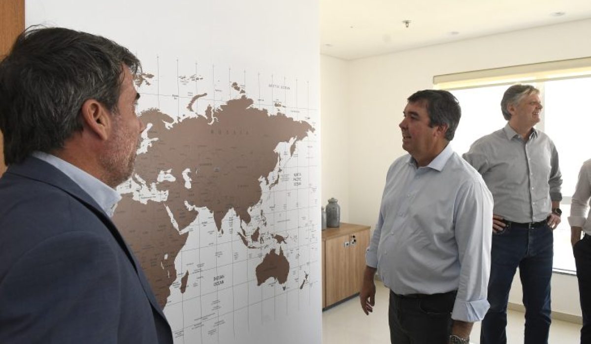 Governador-visita-Agencia-de-Fomento-Invest-MS-Foto-Bruno-Rezende-02-730x480