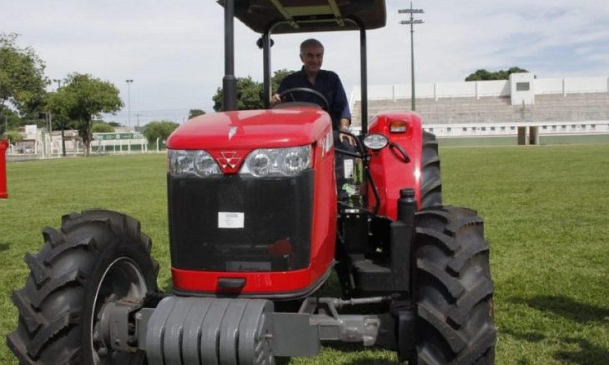 Governo-entrega-obras-e-assina-ordem-de-serviço-em-Nioaque-Fto-Chico-Ribeiro-09-1024x567-1-730x480