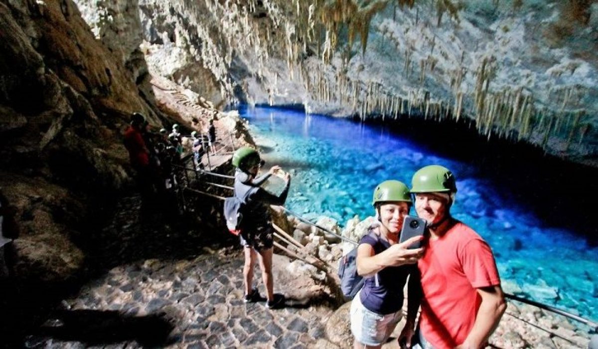 Gruta-do-Lago-Azul-foto-Saul-Schramm-768x425-730x425