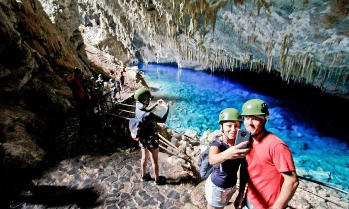 Gruta-do-Lago-Azul-foto-Saul-Schramm-768x425-730x425