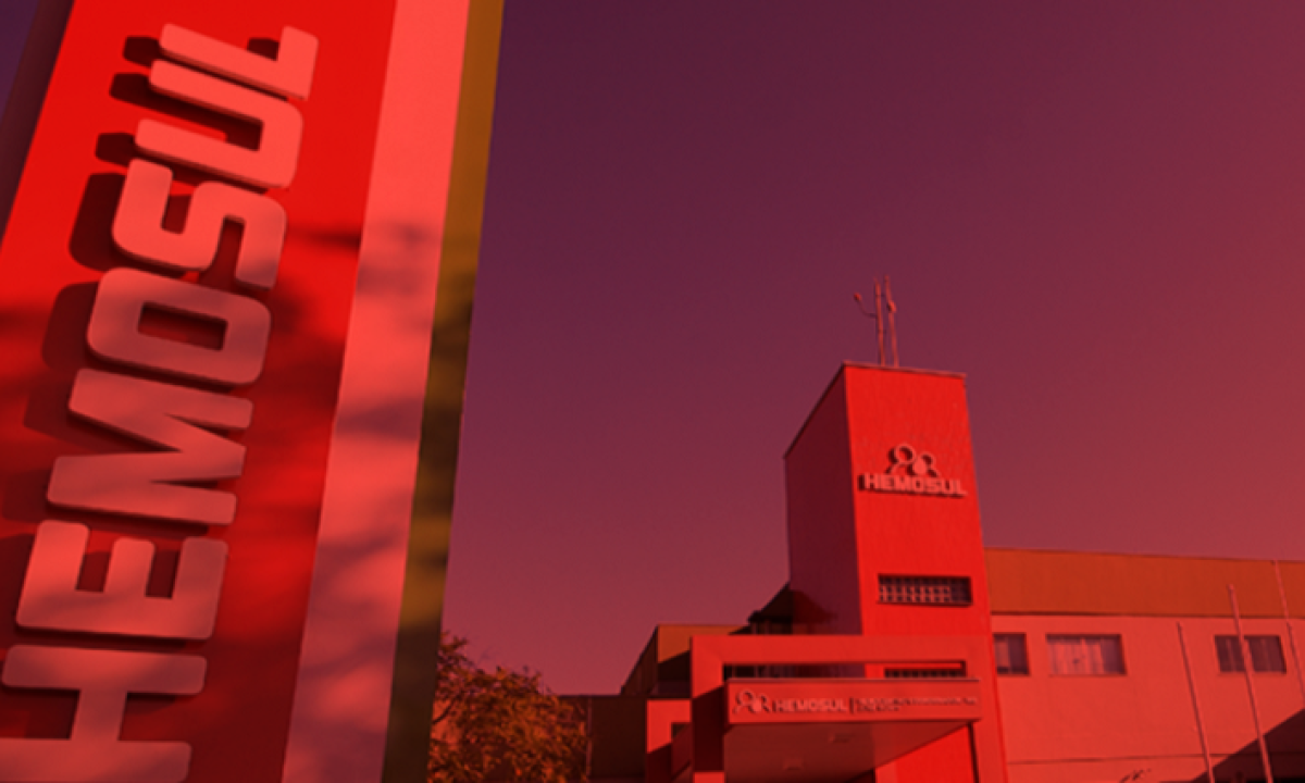 Hemosul-fachada-vermelha-Saul-Schramm-730x425