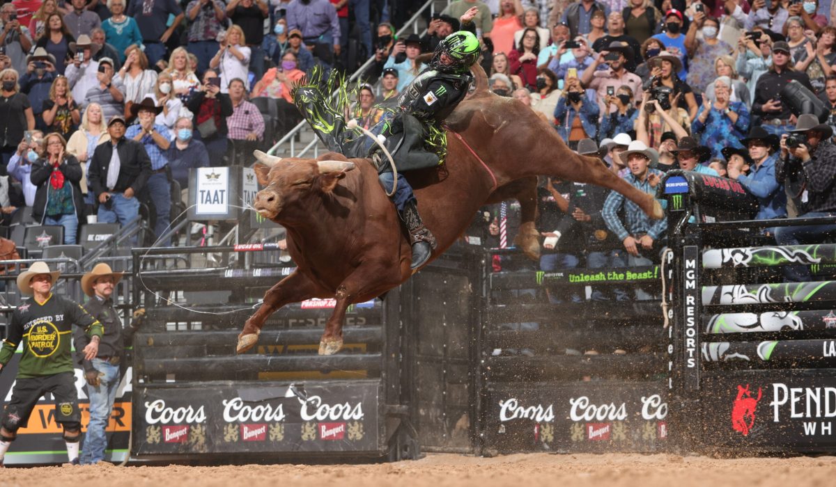 Jose Vitor Leme rides Barker Bulls/HookinW Ranchs Woopaa for 98.75 during the Championship round of the PBR World Finals Unleash The Beast. Photo by Andy Watson / Bull Stock Media