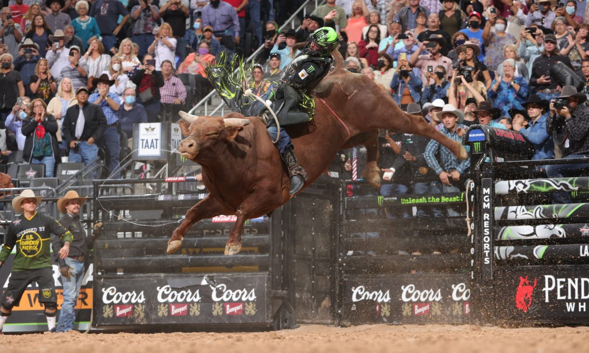 Jose Vitor Leme rides Barker Bulls/HookinW Ranchs Woopaa for 98.75 during the Championship round of the PBR World Finals Unleash The Beast. Photo by Andy Watson / Bull Stock Media