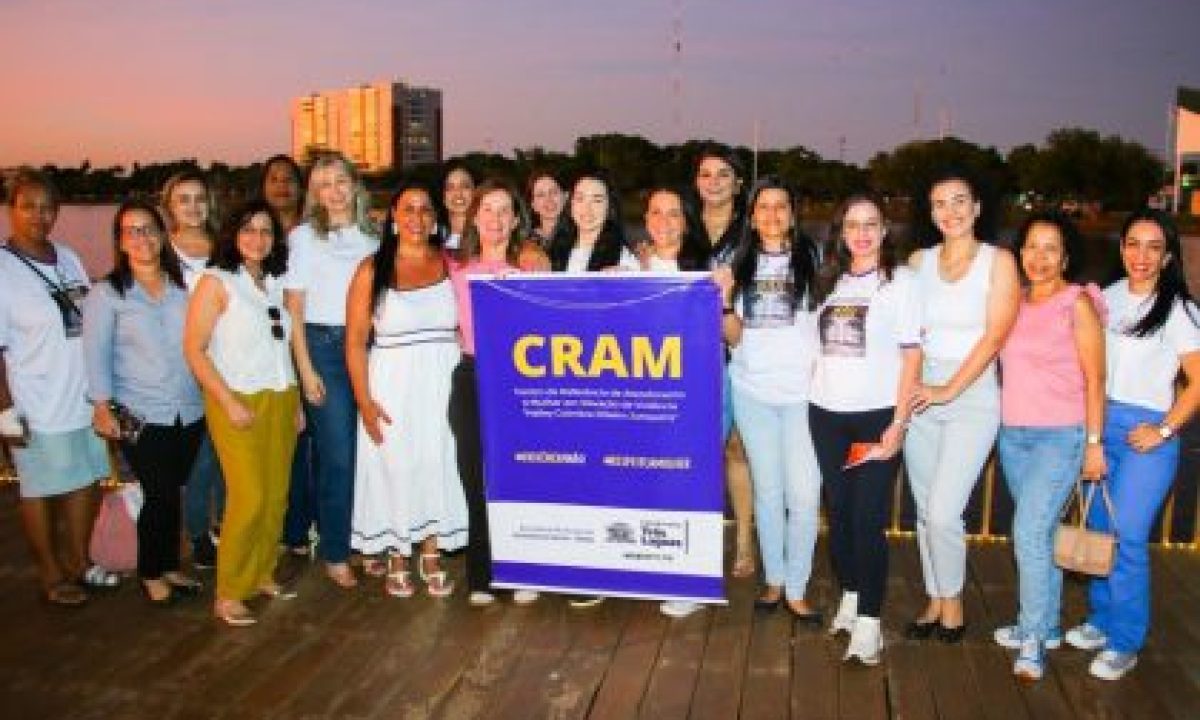 LUZES-POR-ELAS-10-12-5-1-scaled-420x280_c