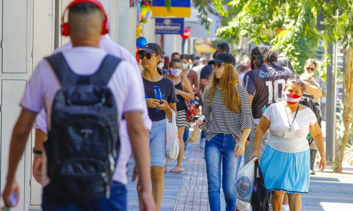 Movimento-de-Pessoas-no-comércio-da-14-de-Julho-Foto-Edemir-Rodrigues-14-730x480