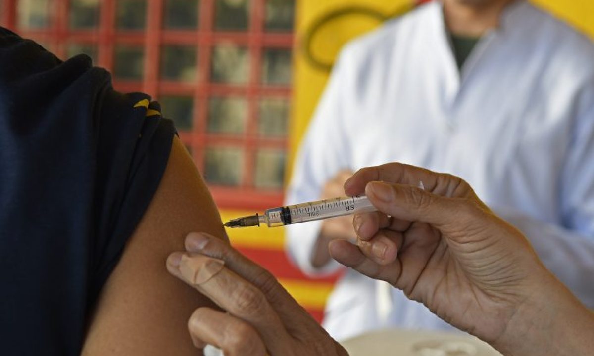 Ponto-de-Vacinação-no-Bombeiros-Foto-Bruno-Rezende-01-730x480