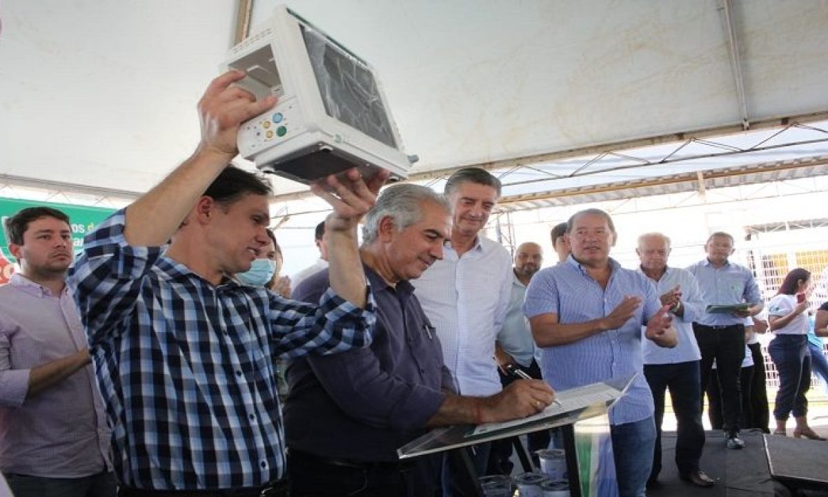 Prefeito-de-Paranaíba-Maycol-Queiroz-foto-Chico-Ribeiro-730x425