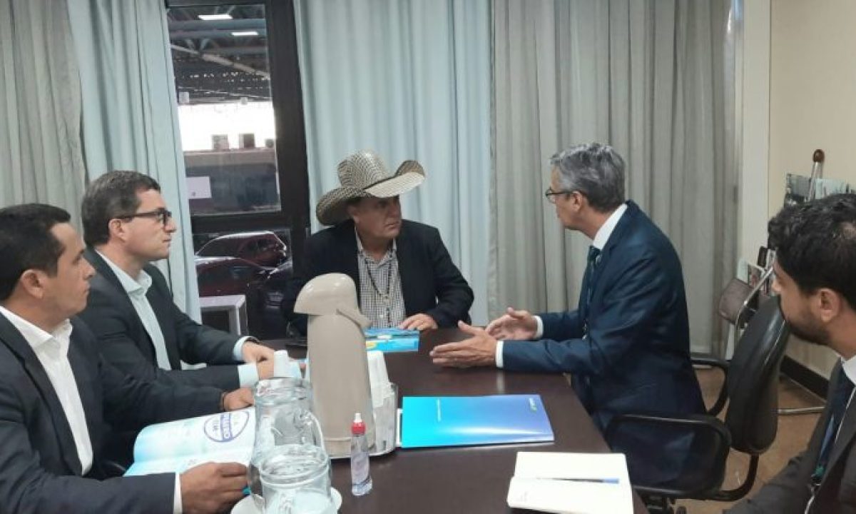 Prefeito-e-comitiva-na-Infraero-2023-scaled