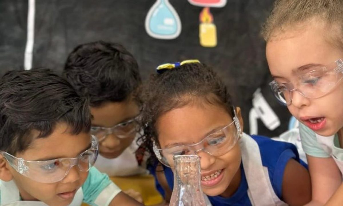 Professora-Premio-Educador-Transformador-4-scaled