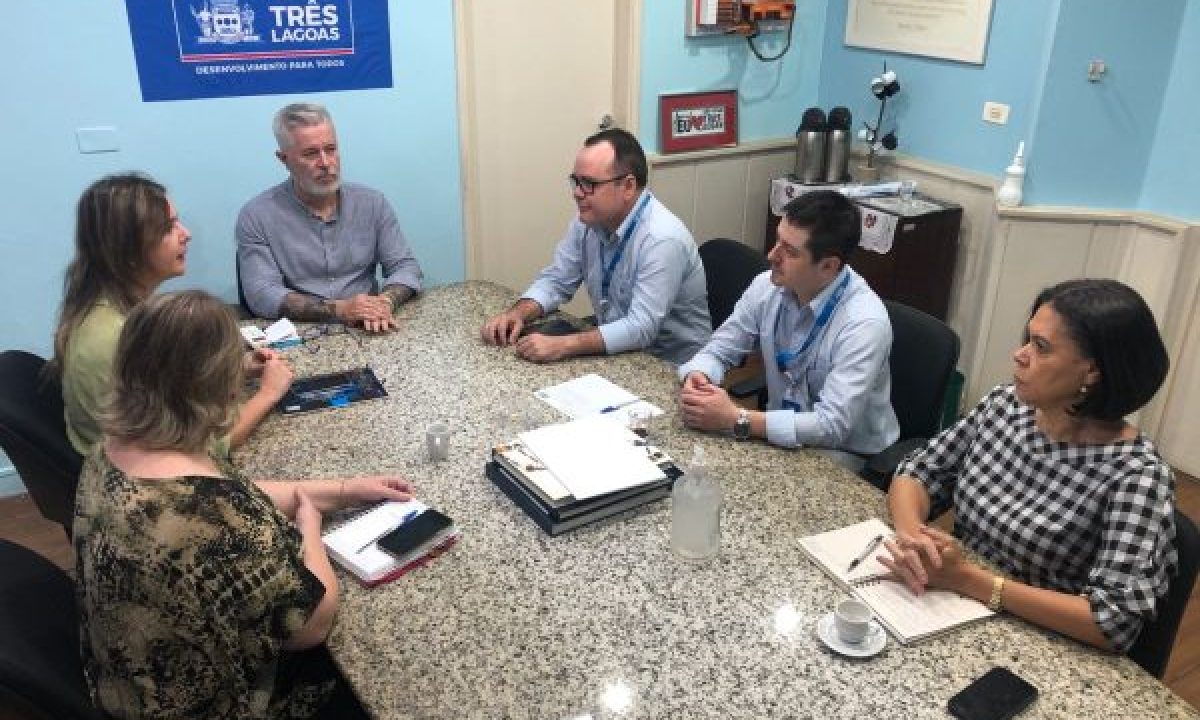 REUNIAO-ELAINE-ANGELA-SILVANIA-E-OUTROS-NO-GABINETE-26-04-2022-7-e1650986474356