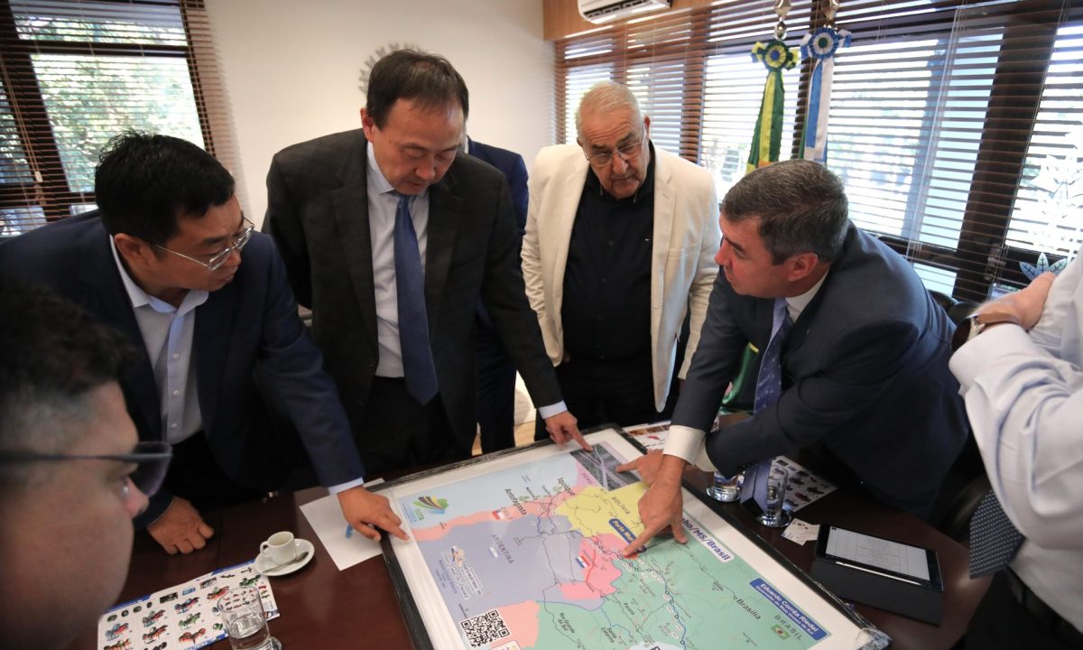 Reuniao-Comitiva-Chinesa-Foto-Saul-Schramm-1-scaled