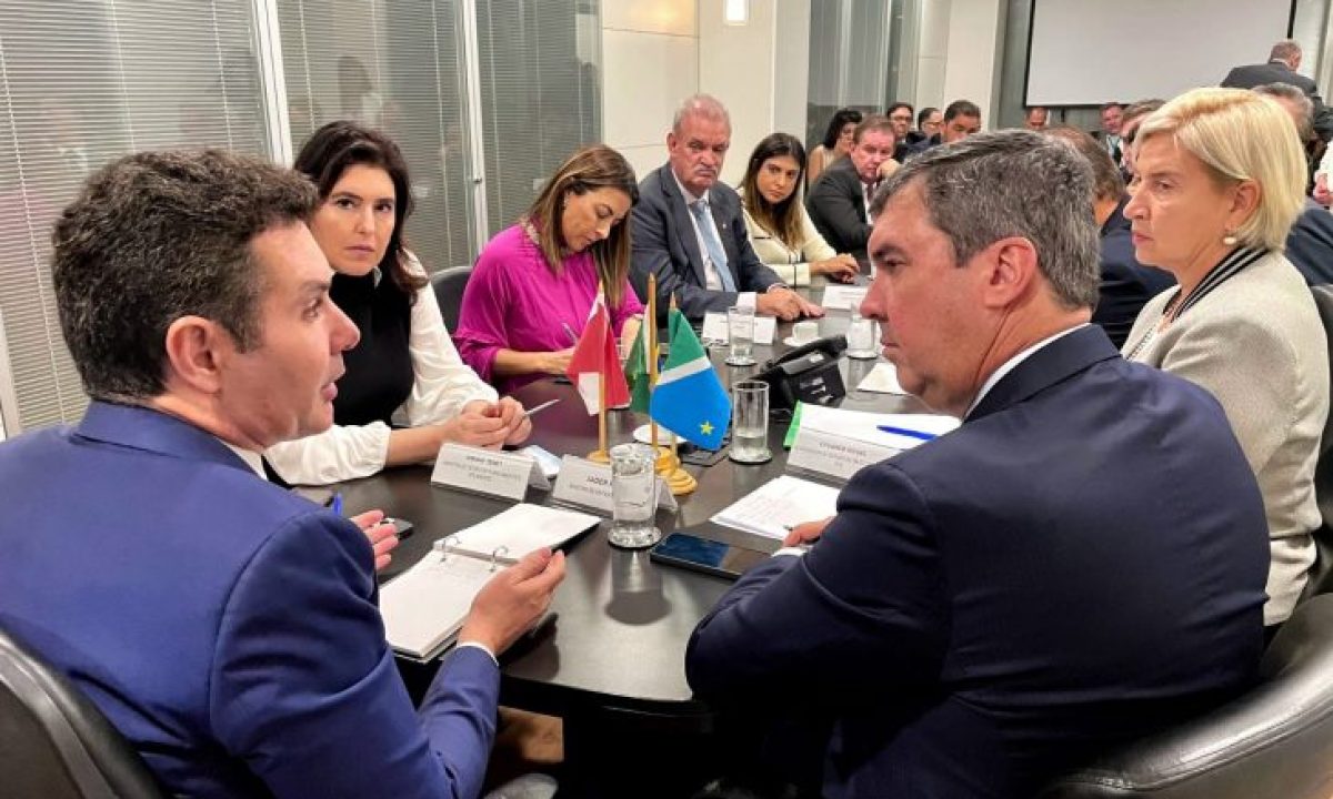 Reunião-do-governador-no-Ministério-das-Cidades-com-o-Ministro-Jader-Barbalho-Filho-e-a-Ministra-Simone-Tebet-Foto-Guilherme-Pimentel-730x480