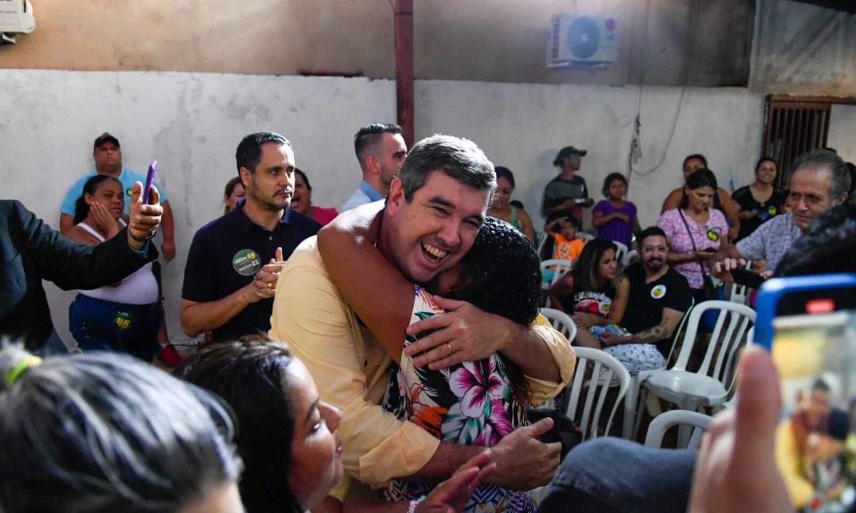 Riedel-se-reune-com-moradores-da-Regiao-do-Lagoa-em-Campo-Grande-e-recebe-apoio