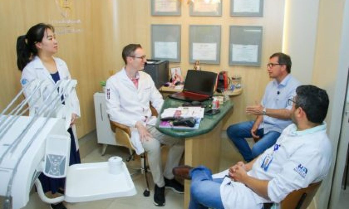 VISITA-AO-CENTRO-DE-ODONTOLOGIA-HOSPITAL-AUX-27-01-7-scaled-420x280_c