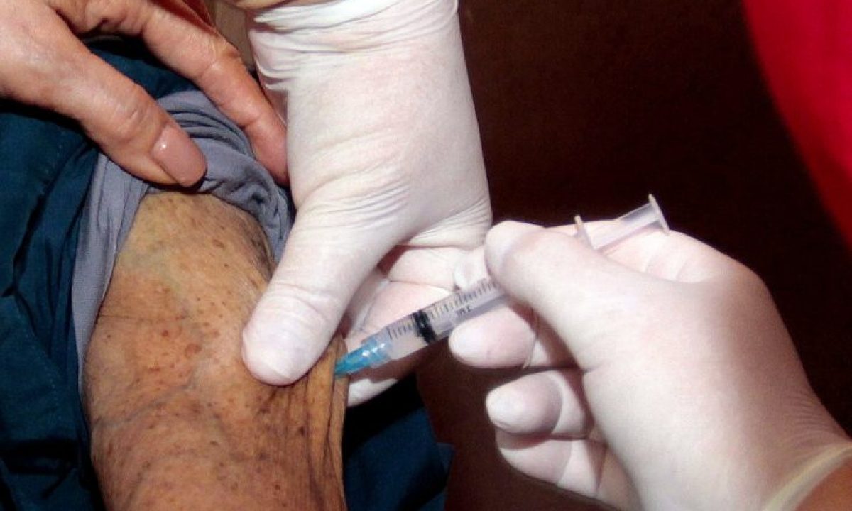 Vacina-Covid-19-Foto-Saul-Schramm-3-730x480-3