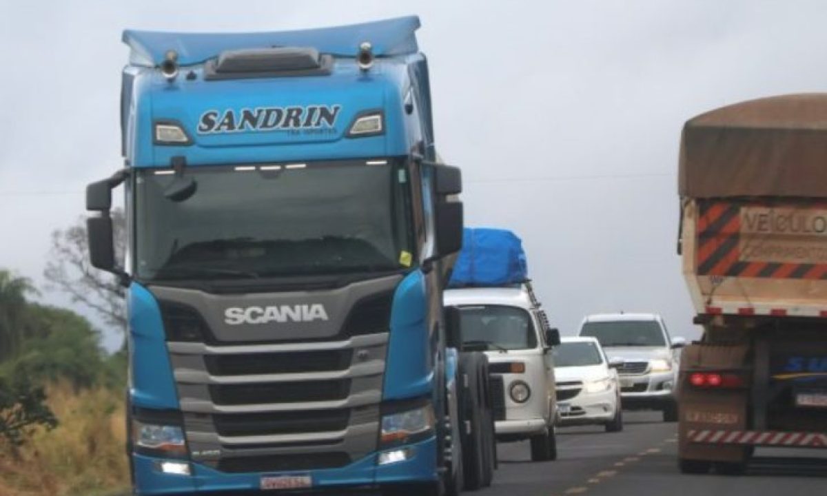 Voucher-motorista-caminhoneiro-Foto-Alvaro-Rezende2-e1698791558921-730x480