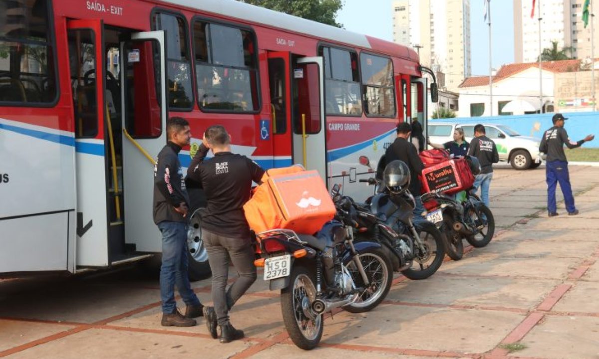 abordagem-moto-entregador-1-foto-rachid-waqued-730x480