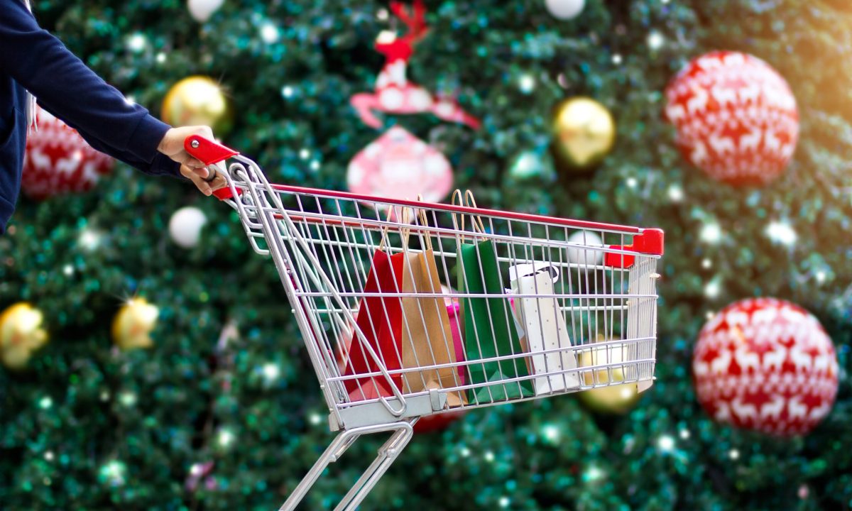 Christmas,Shopping,-,Woman,Shopper,With,Bags,In,Shopping,Cart