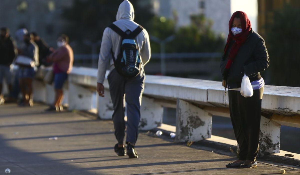 Massa de ar frio e baixa umidade são desafios para saúde dos brasilienses.